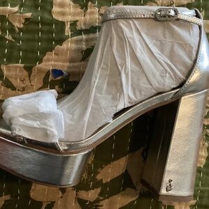 New In Box Sam Edelman Silver Platform Party Shoes